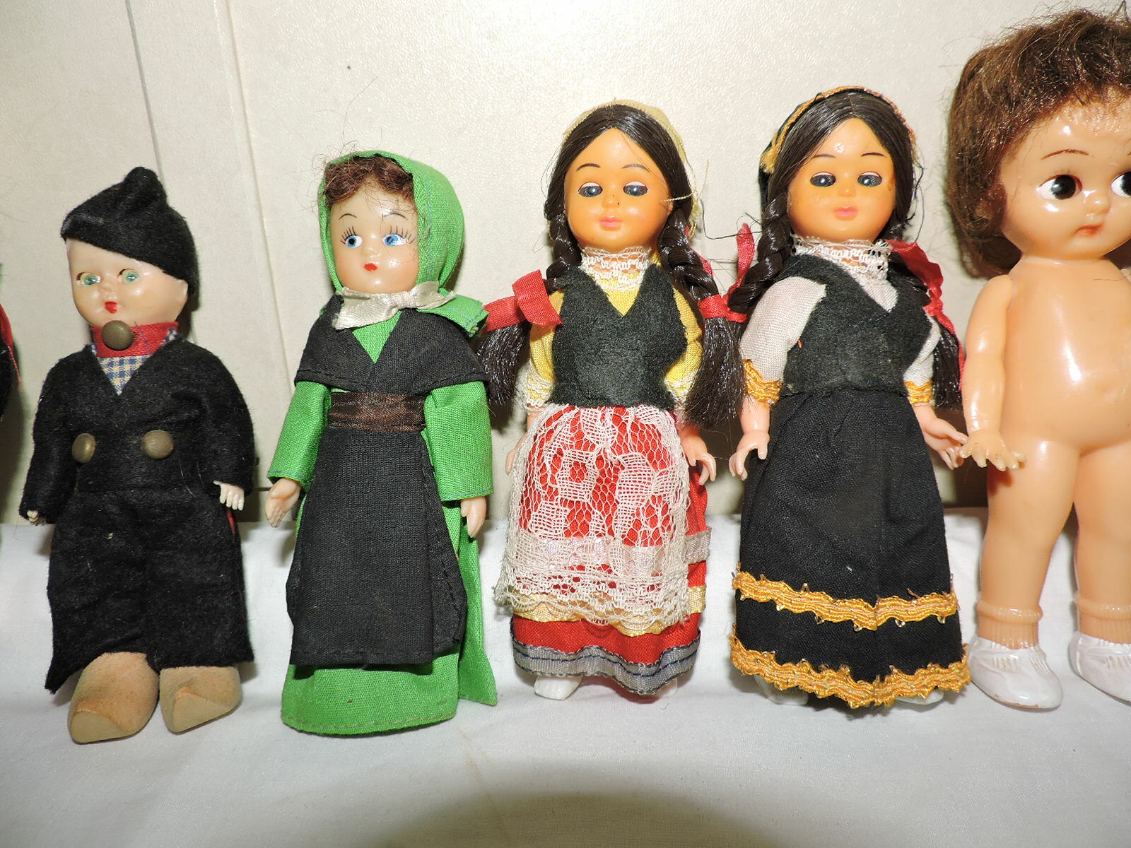 7 Vintage dolls Sleep Eyes Dolls