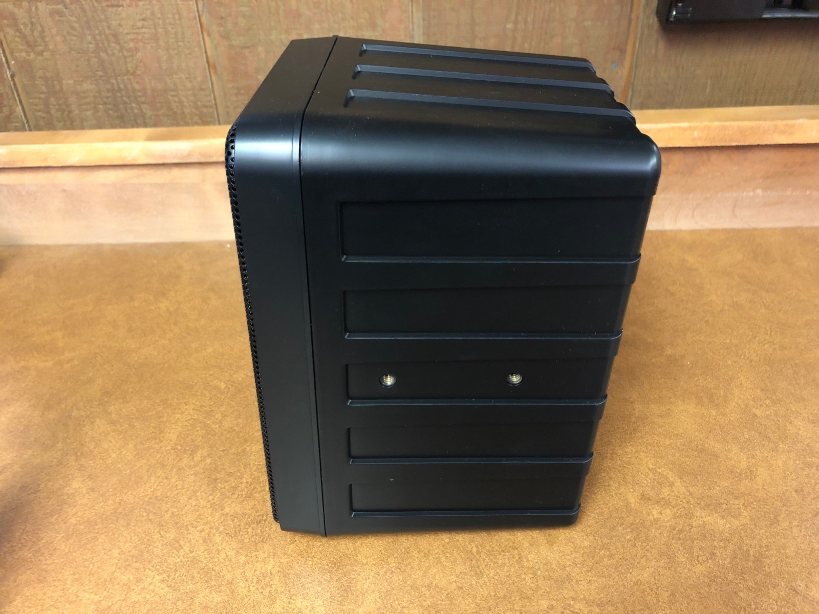 QUAM FM6X1/70 Black Speaker