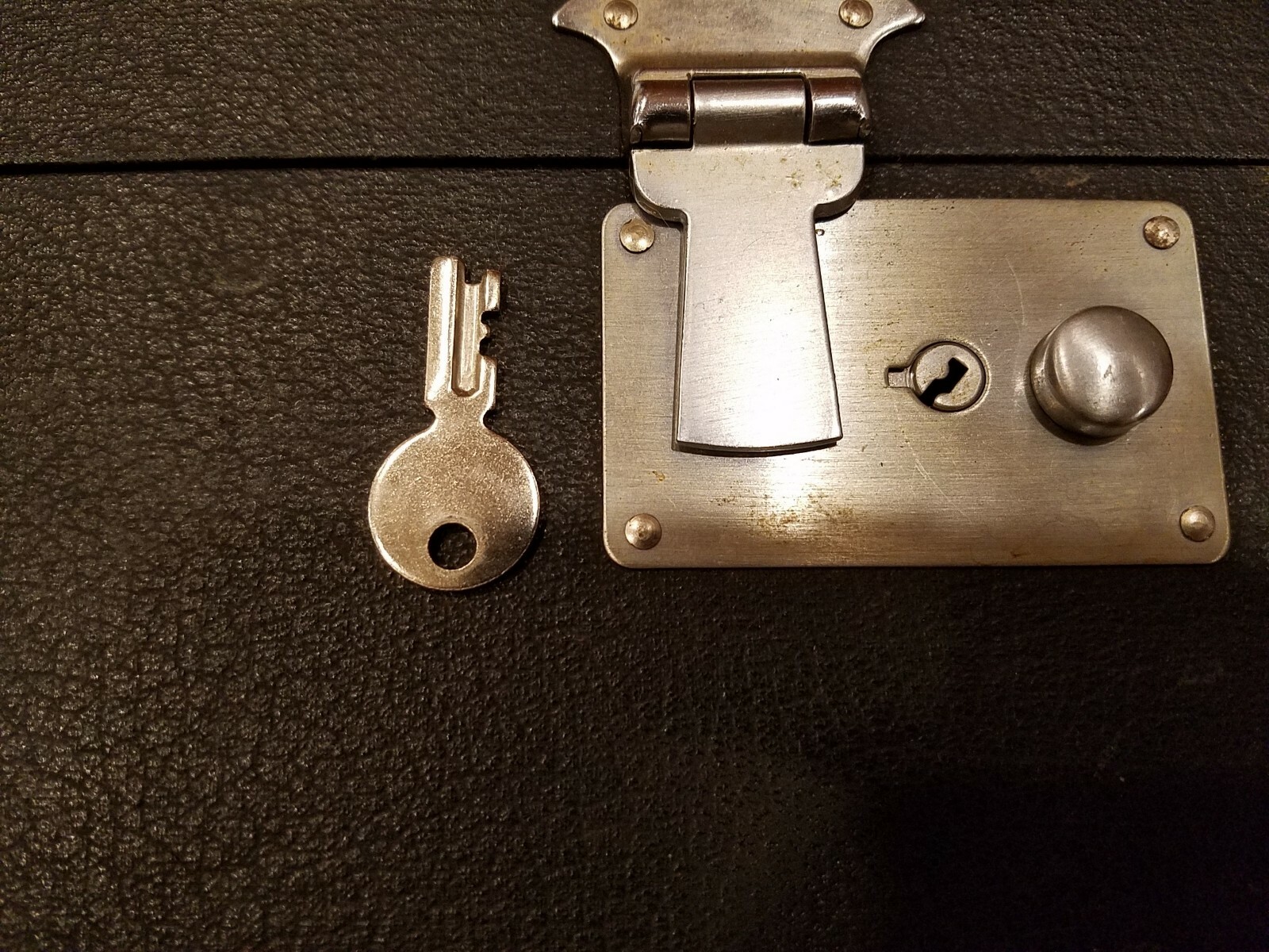 BLACKSIDE KEY for SINGER  FEATHERWEIGHT CASE