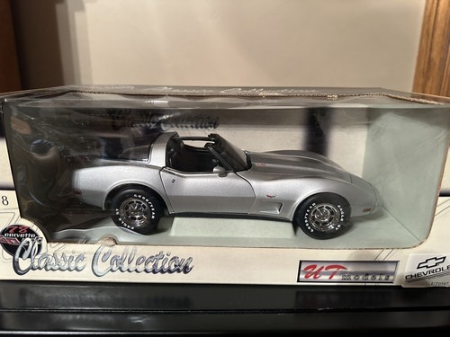 UTモデルズ 78シボレー コルベット アニバーサリー グリーンライト 1/18 UTモデルズ 78シボレー コルベット アニバーサリー グリーン