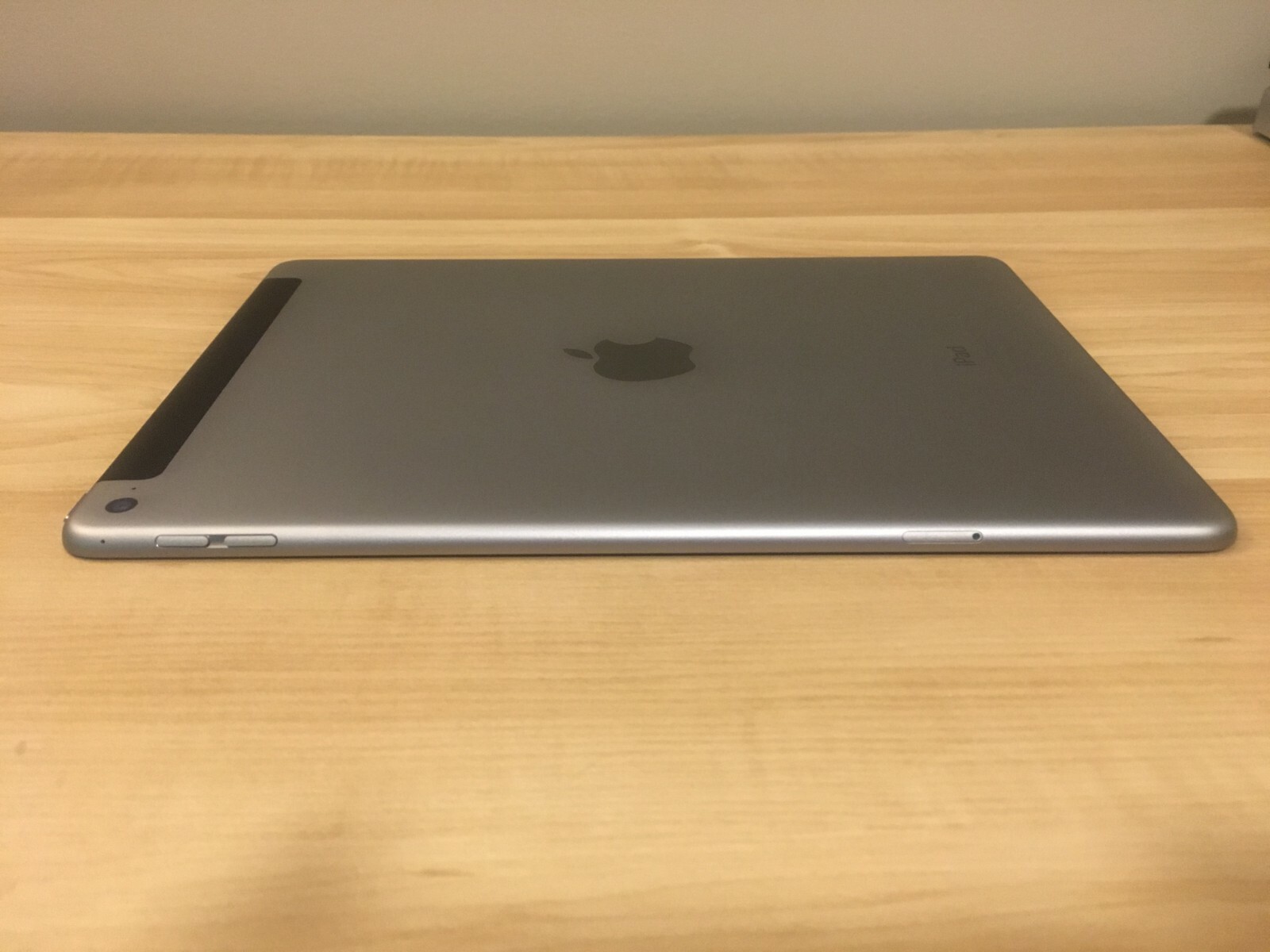 Apple iPad Air 2 64GB, Wi-Fi + Cellular (Unlocked), 9.7in - Space Gray