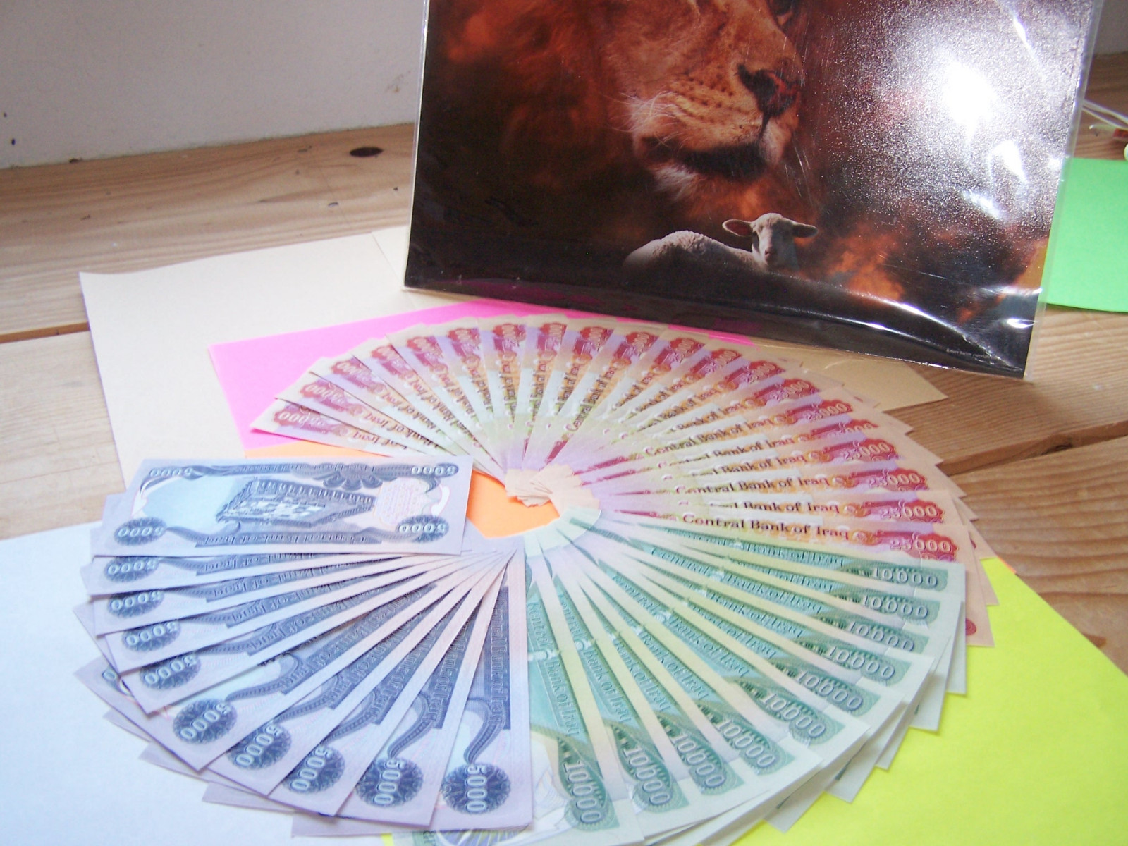 IRAQI DINAR 650,000= 20X25K +10X10K +10X5k Notes PLUS 5 X 1 Oz Copper Coins****