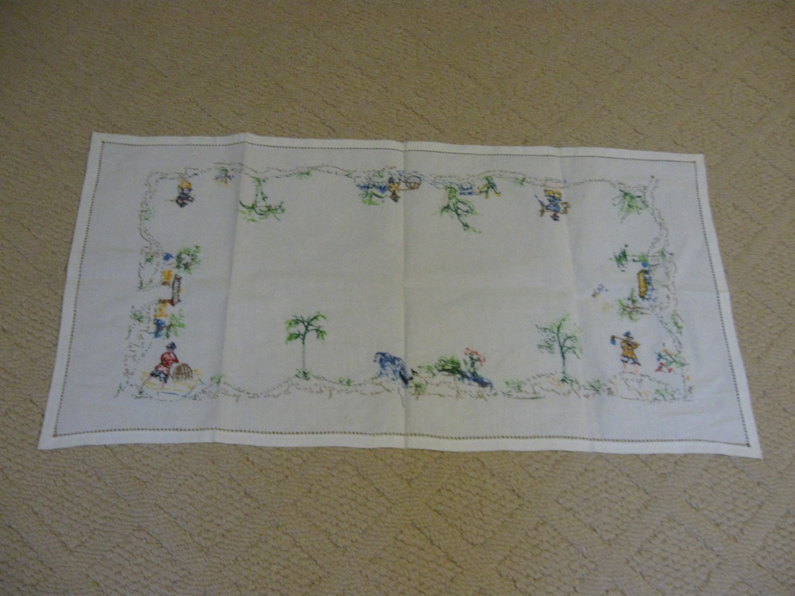 AWESOME VINTAGE TABLE COVERING HAND EMBROIDERED ASAIN THEME