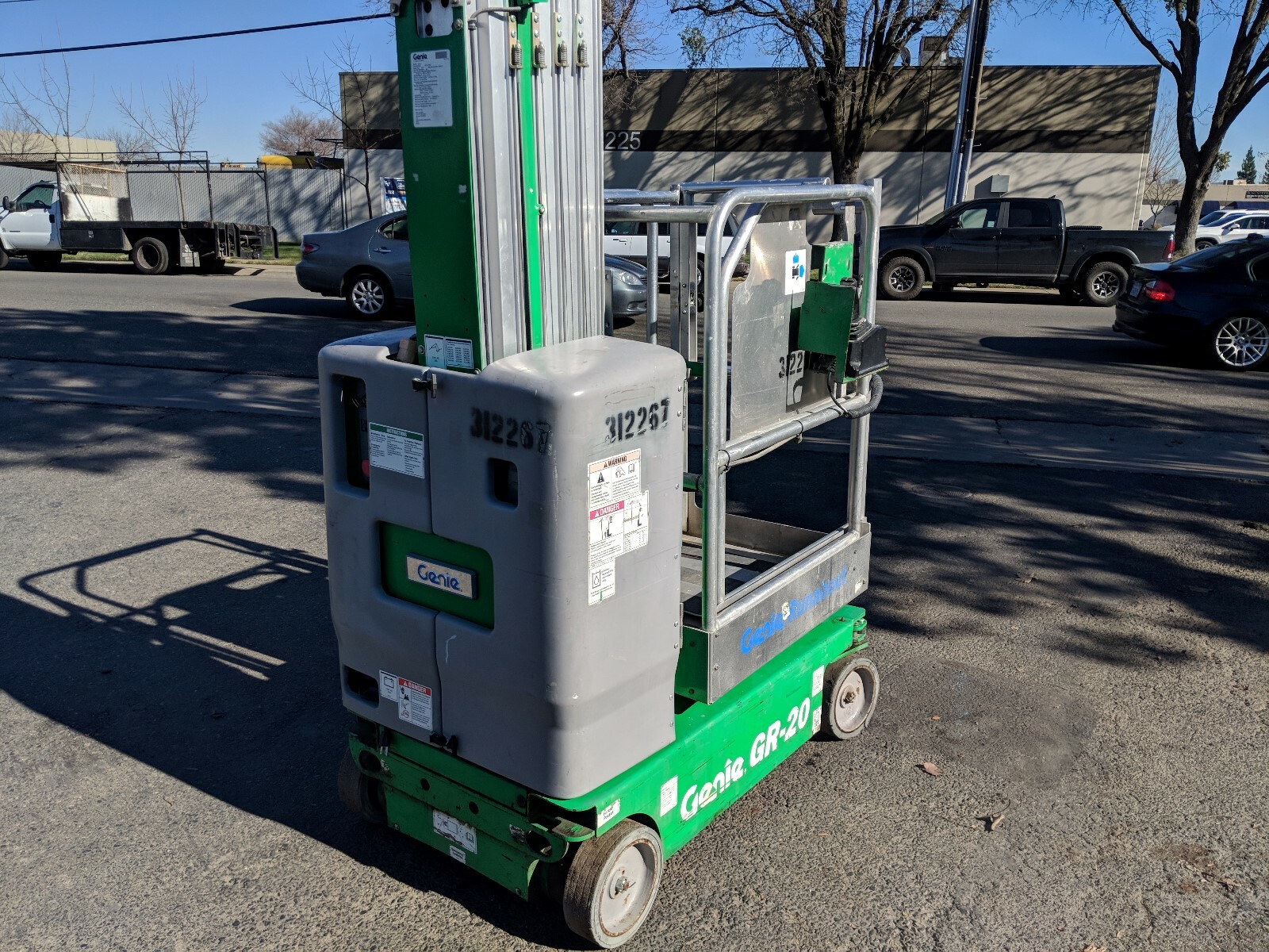 2010 Genie GR-20 20' Electric Mast Lift Personnel Man Aerial Manlift Platform