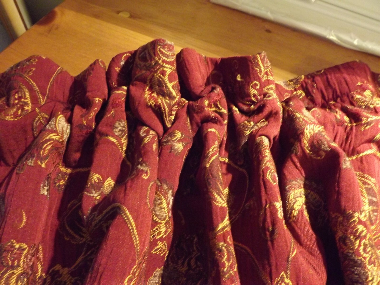 MAROON TAPESTRY VALANCE FLORAL 52Wx21