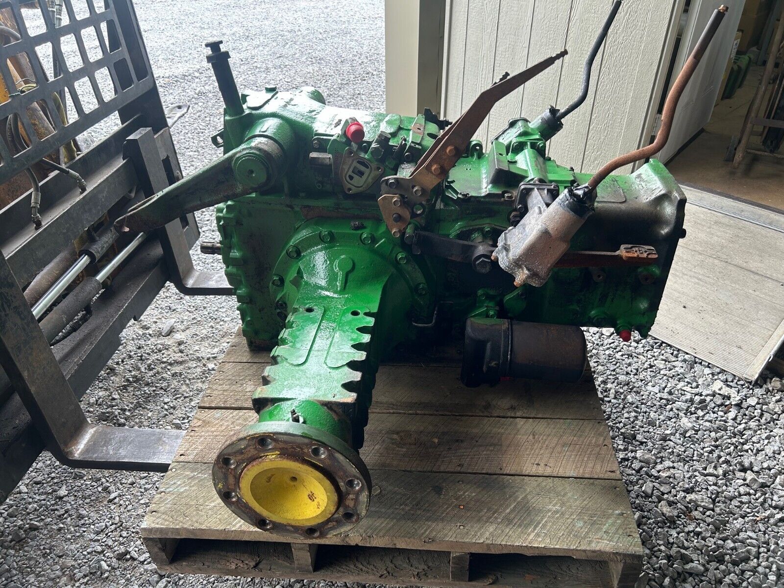 SJ29003 R274350 RE73620 John Deere transmission and rear end SJ29003 R274350 RE73620 John Deere transmission and rear end