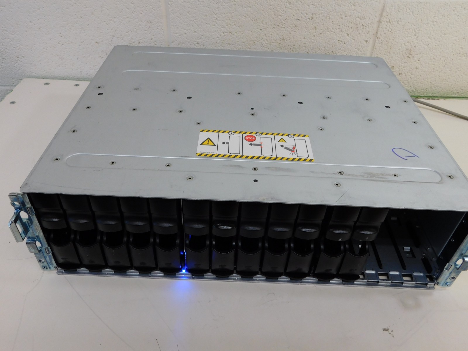 EMC KTN-STL3 15 disk array + 2 SAS 6Gb modules NO Hard drives