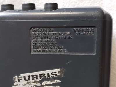 SONY WM-FS393 STEREO CASSETTE TAPE PLAYER WALKMAN AM / FM RADIO MEGA BASS WORKS