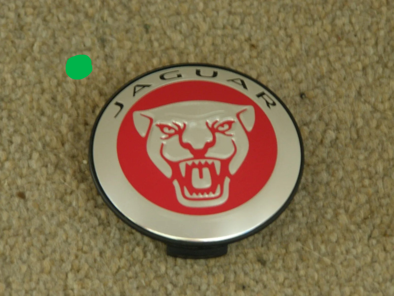 NEW GENUINE JAGUAR RED WHEEL CENTRE CAP BADGE XF XJ XK XE X S F