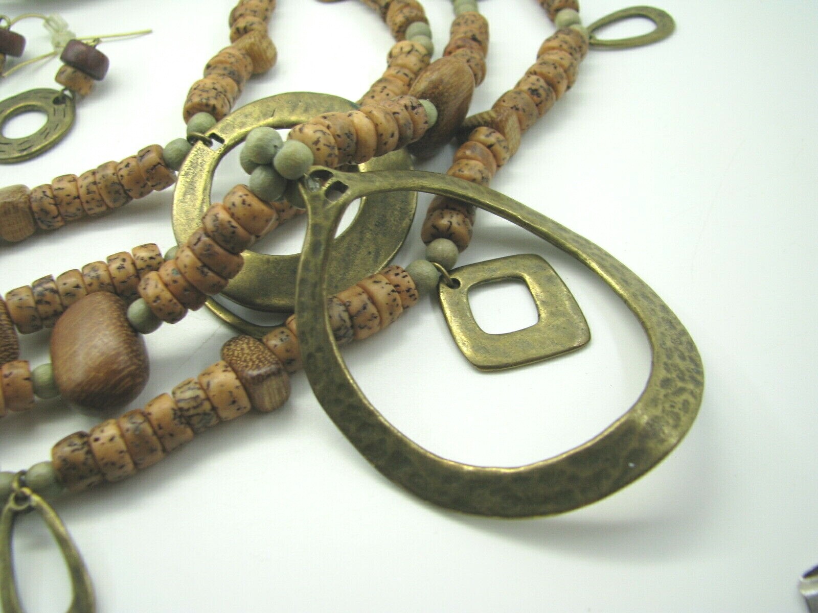 CHICO'S Hammered Bronze Metal WOOD/WOODEN BEAD Necklace/Earrings Set BROWN GREEN