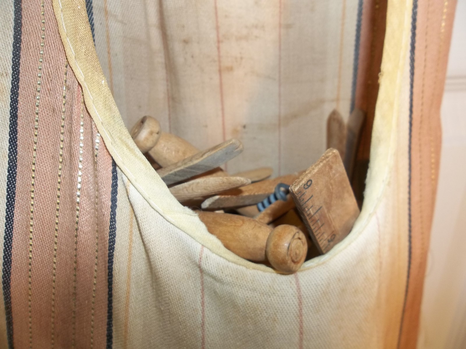 REDUCED Vintage Wood PINS and Wire Hanger Clothes Pin Bag GREAT DECOR