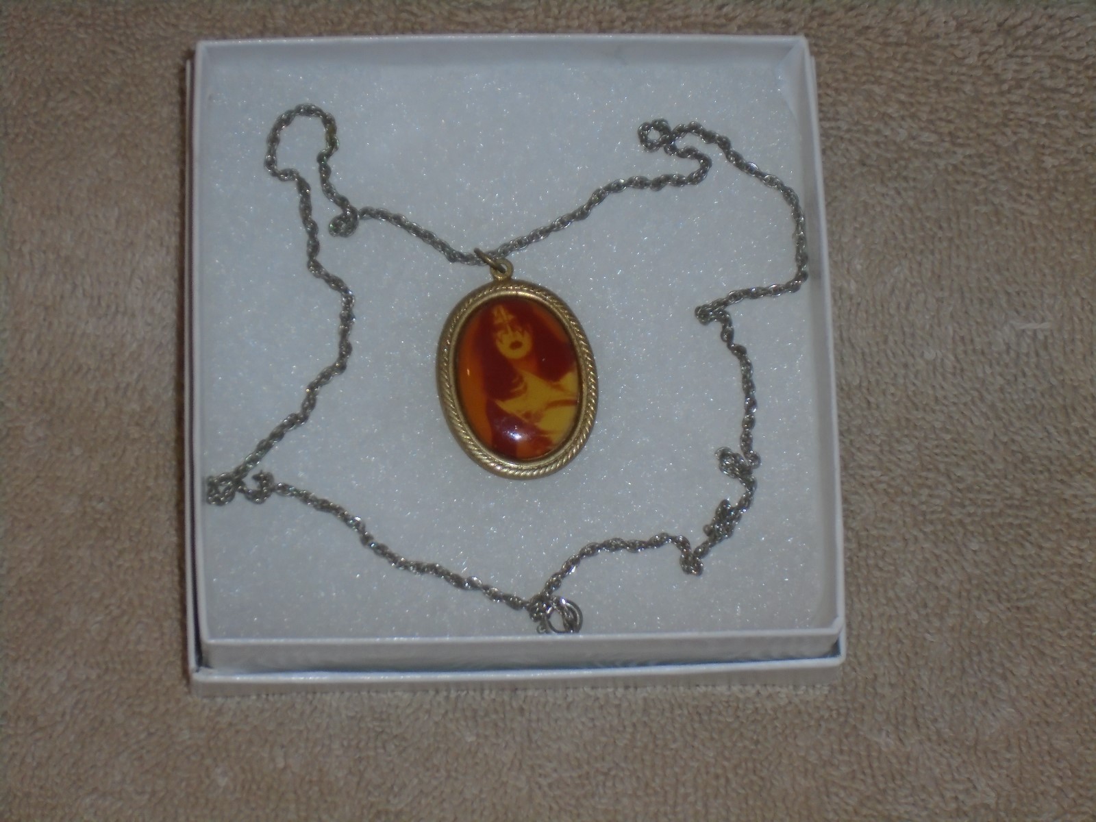 KISS 1978 ACE FREHLEY OFFICIAL NECKLACE WITH SELF PORTRAIT CHARM- VINTAGE AUCOIN