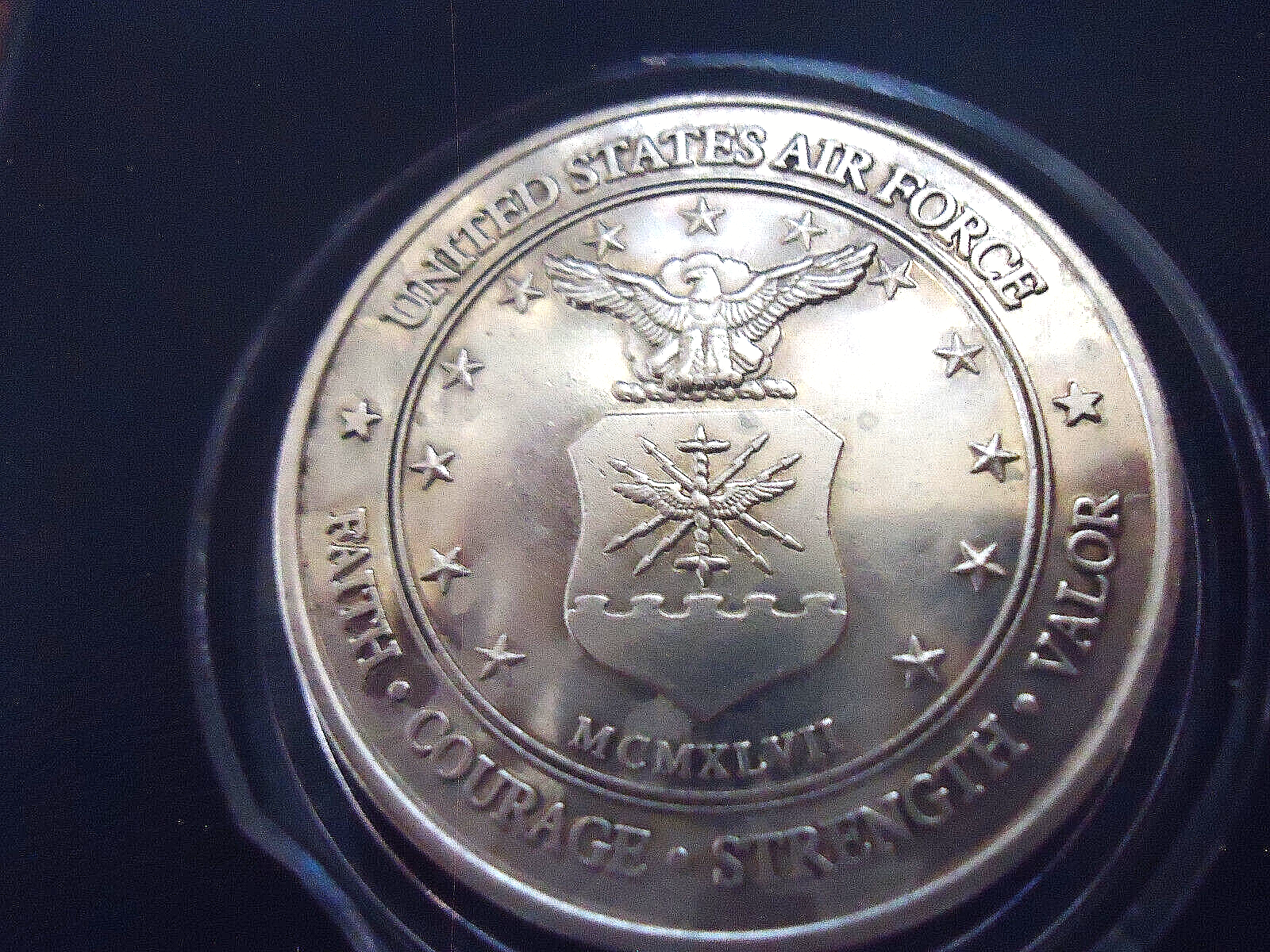 アメリカ米軍　メダル付フォトフレーム Amazon.com - Challenge Coin Display Frame with 4x6 Inch