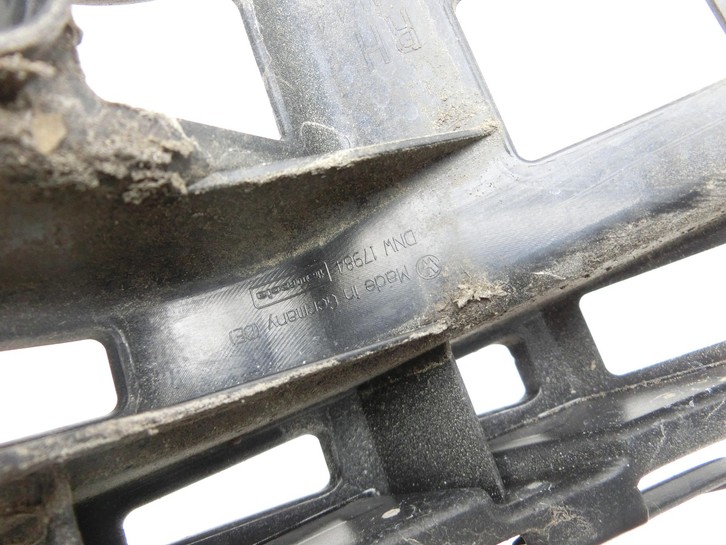 VW Touran II 5T 15-22 Führungsprofil Halter Stoßstange Hinten Rechts VW Touran II 5T 15-22 11.03.2016 5TA807454... Vorschau 5