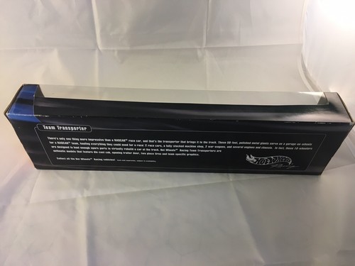 2000 Hot Wheels NASCAR DeWalt Team Transporter #17 Matt Kenseth NIB