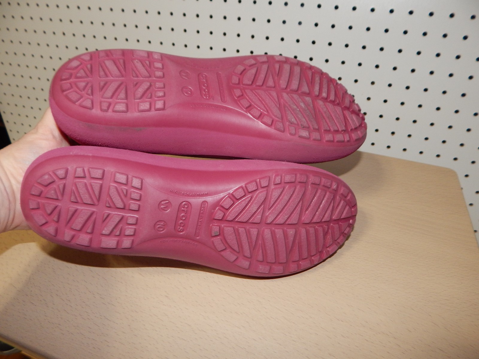 Womens crocs shoes - pink  - size 10