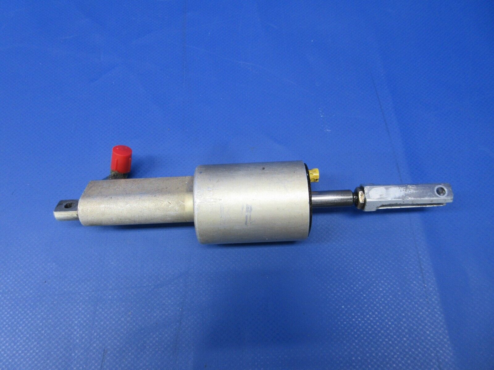 Cessna 180 / 180K Master Brake Cylinder Assy P/N 9882010-1 Cessna 180 / 180K Master Brake Cylinder Assy P/N 9882010-1