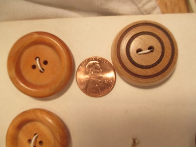 MIXED LOT of 10 BEAUTIFUL VINTAGE LARGER WOOD BUTTONS ~ ROUND & TOGGLE EXCELLENT