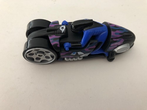 Hot Wheels 2004 Diecast Combat Force Pull Dog Thunder Cycle