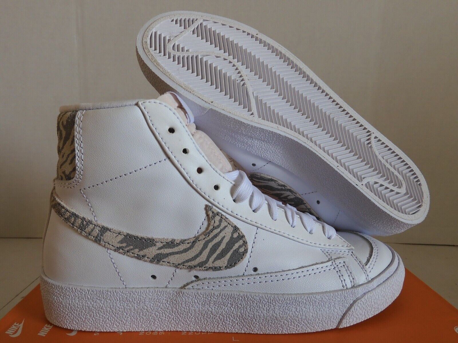 WMNS NIKE BLAZER MID 77 SE WMNS NIKE BLAZER MID 77 SE