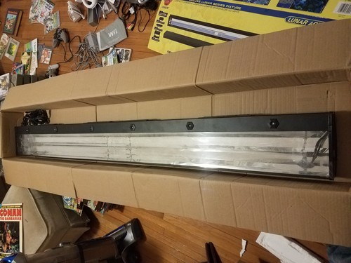Aqualight 72 inch DELUXE LUNAR SERIES FIXTURE + AN ADDITIONAL 6FT LIGHT