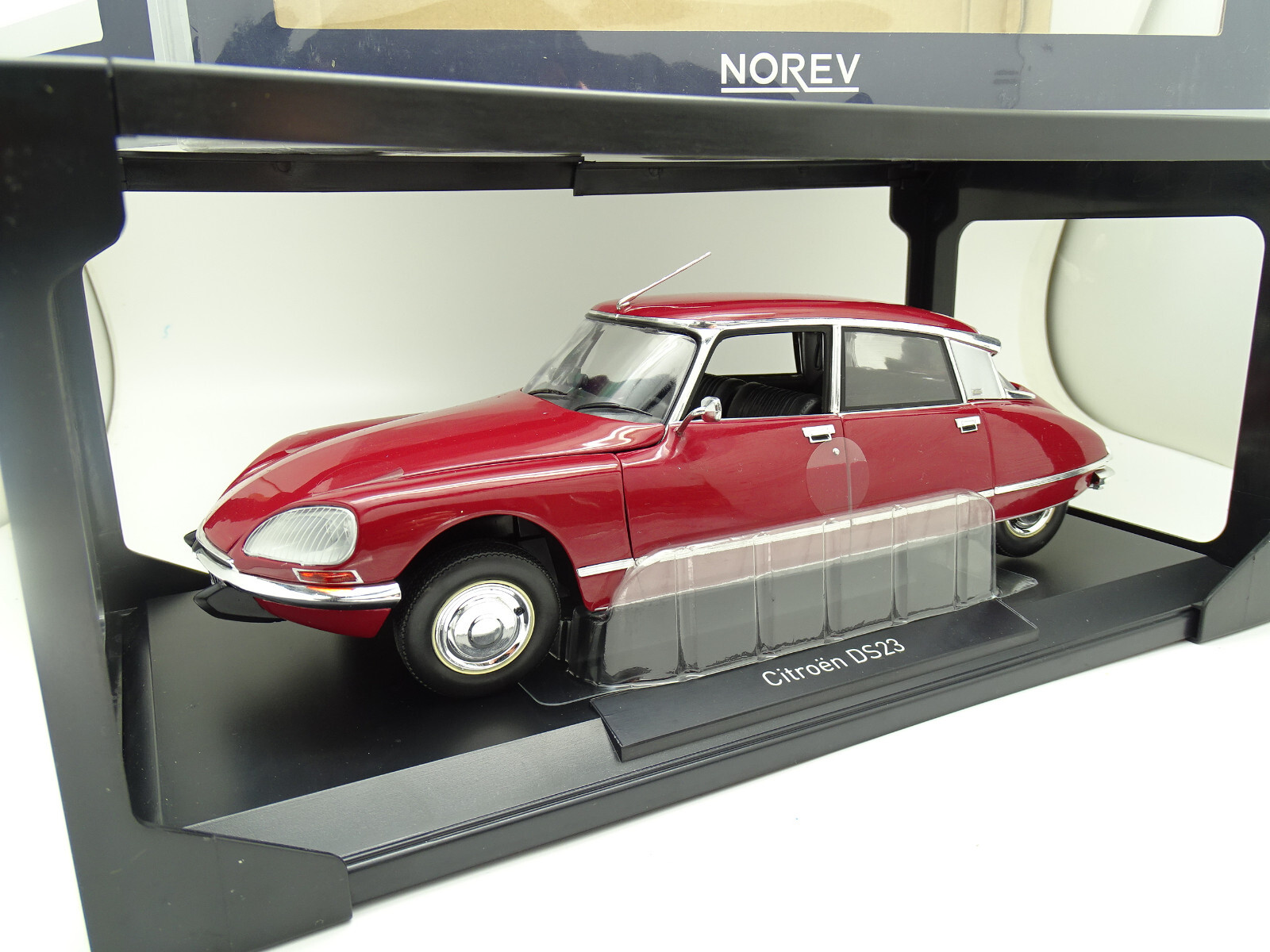 ノレブ 1/18 シトロエン DS23 1973 Rouge Massena