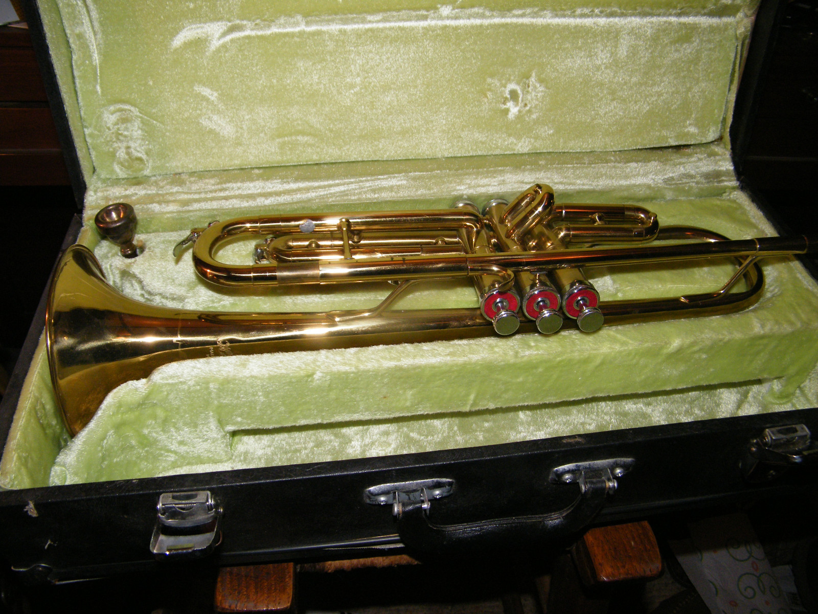 Nice lightly damaged Heimer M4015-1 Trumpet in very nice case/ 7C mouthpiece