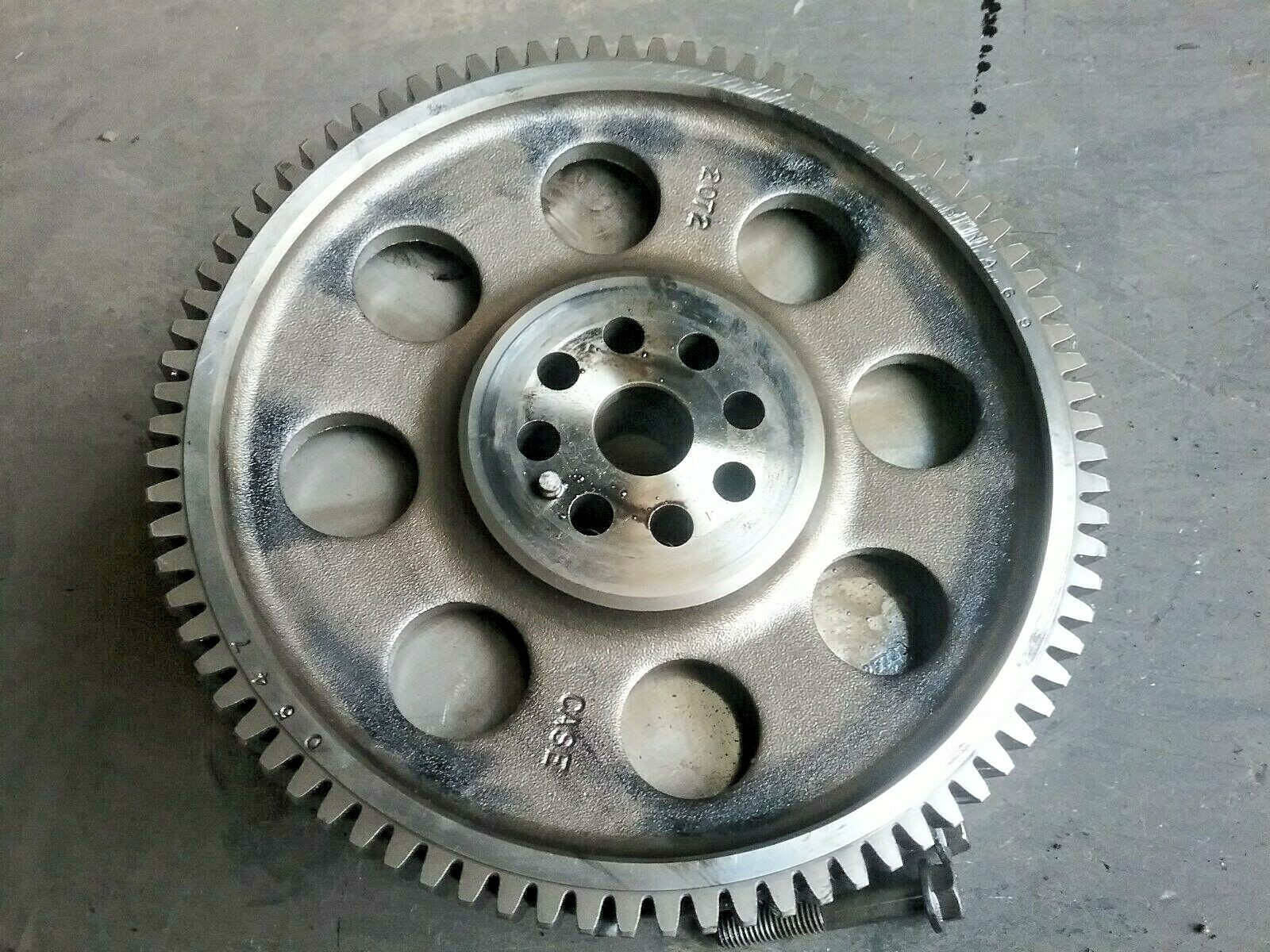 【たいし様／専用】 Volvo D13 Engine Camshaft Gear & Vibration Damper 20891469
