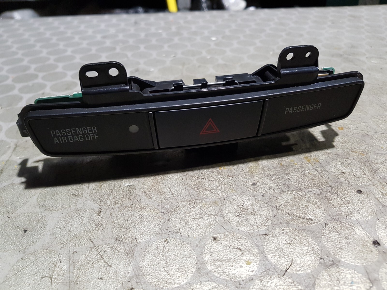 2011 Mitsubishi Lancer Hazard Lights Switch ButtonのeBay公認海外通販｜セカイモン