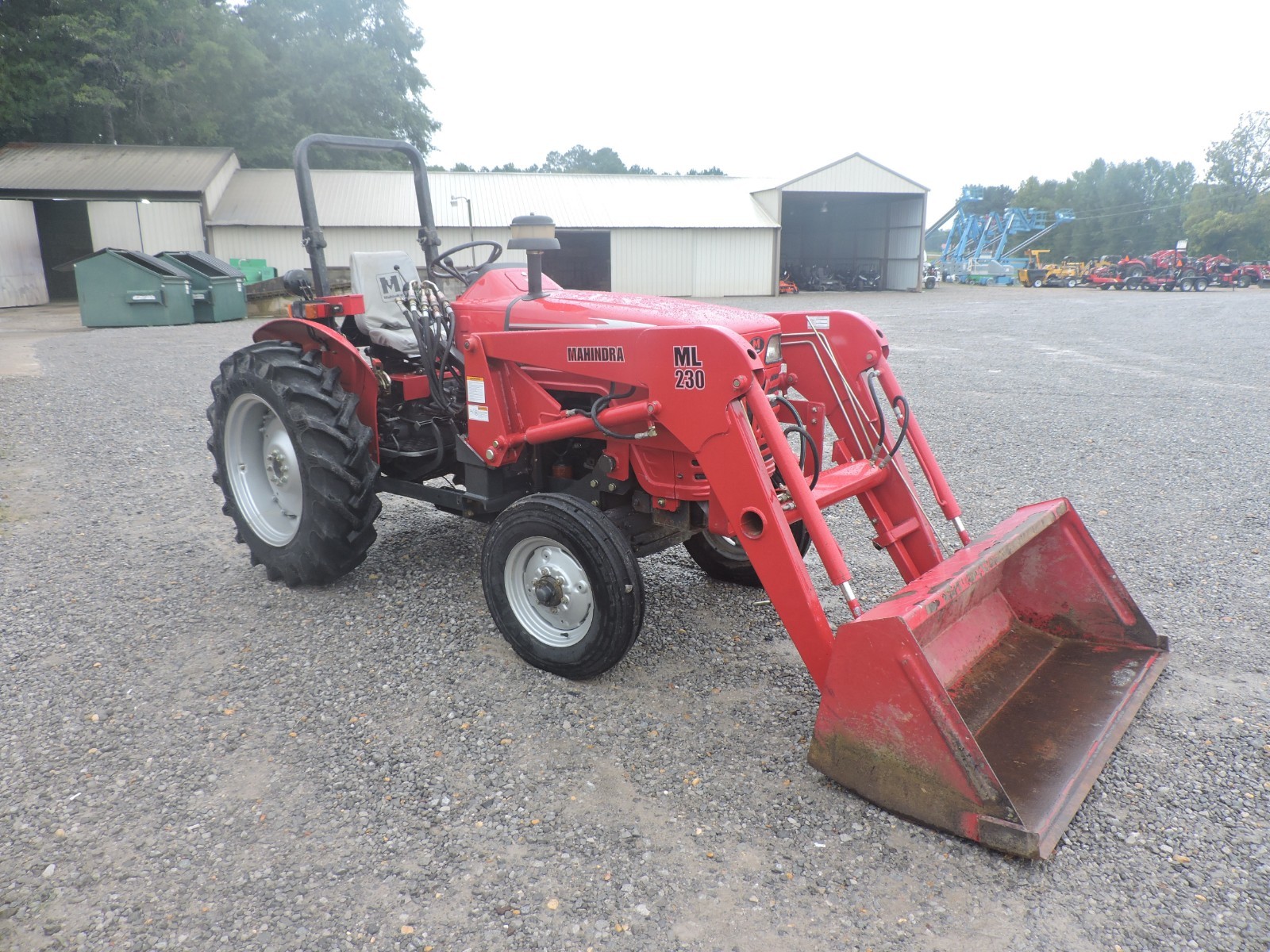 2005 MAHINDRA 3525 TRACTOR WITH LOADER!! - DEERE - KUBOTA - VERY LOW HOURS!!