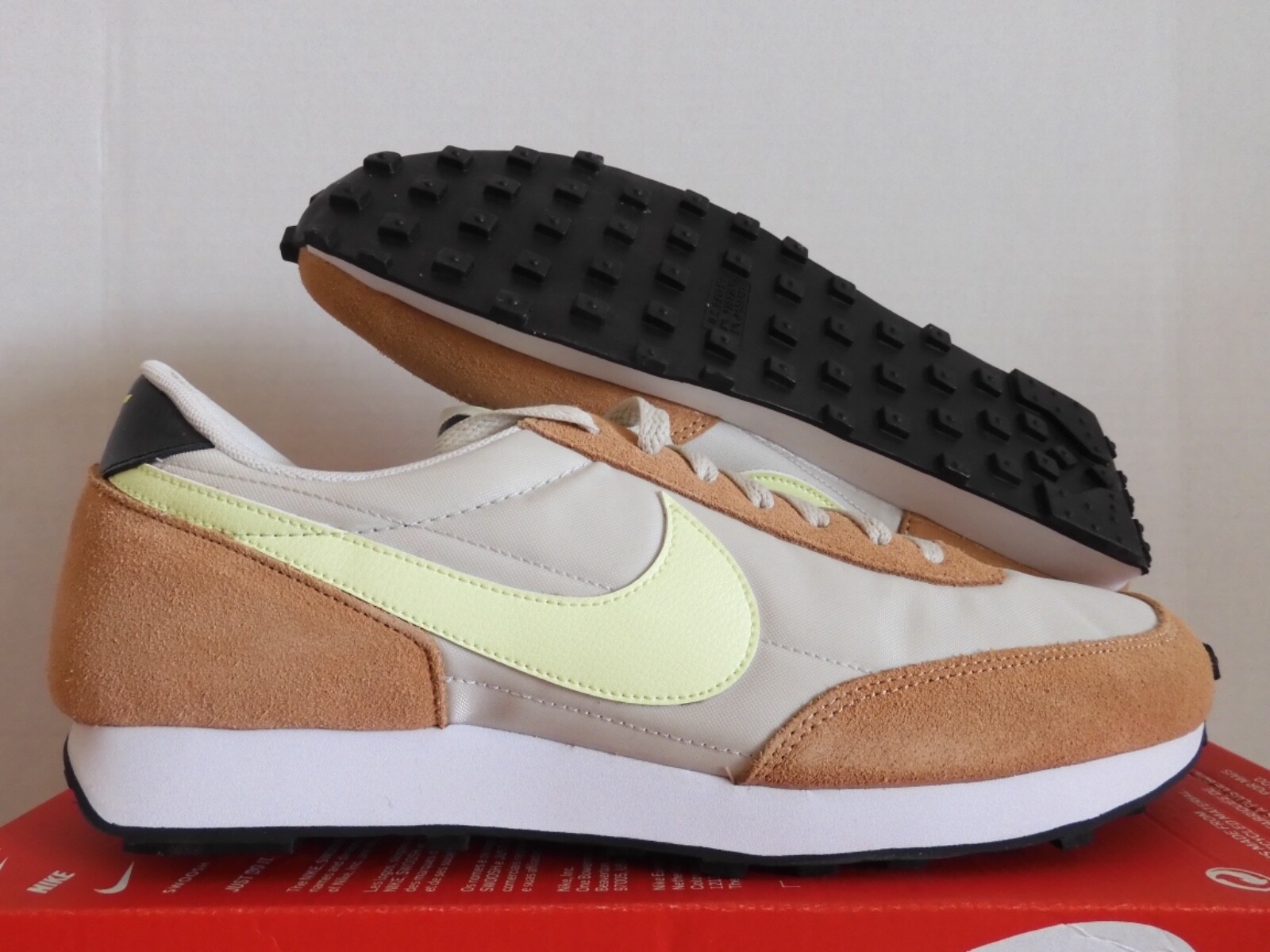 公式正規品!★DAYBREAK PRALINE VOLT WMNS NIKE DBREAK LIGHT BONE-BARELY VOLT-PRALINE SZ 11
