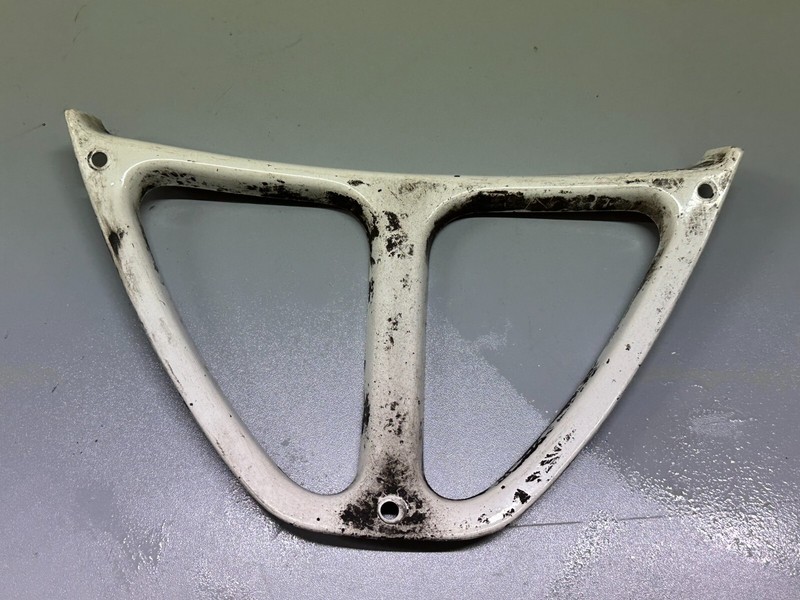 Un Cache Carenage Sabot Bas De Caisse 94475-06b0 Suzuki 1100 Gsxr Gsx-R 1989