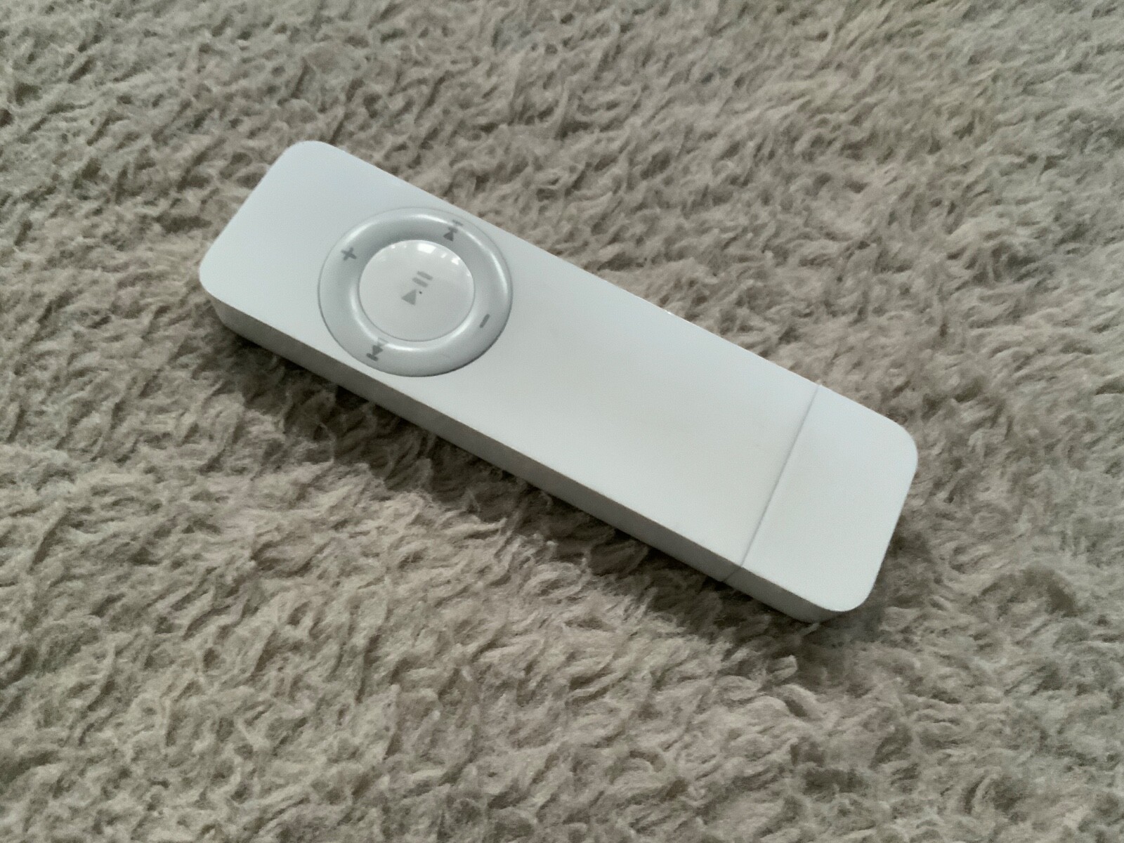 iPod Shuffle 512MB 未使用 デオデオ本店購入 Apple iPod shuffle 第4世代 Late 2012 [2GB] オークション比較