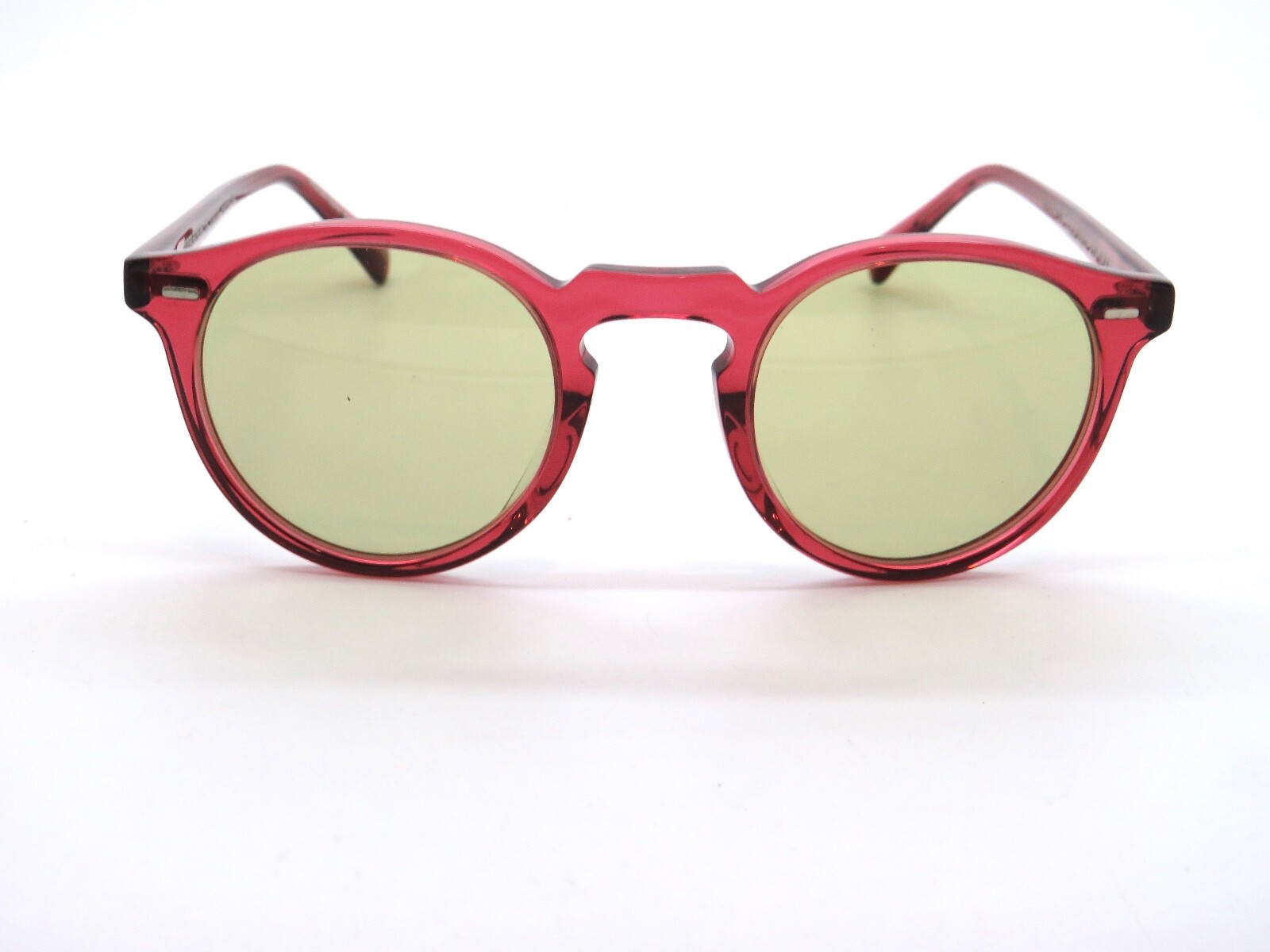 Pre-owned Oliver Peoples Gregory Peck Sun Ov5217s 17644c Photochromic 47mm Sunglasses In Green