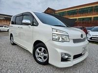 2013 TOYOTA VOXY 2.0 L 2013 swivel seats 7 seaters