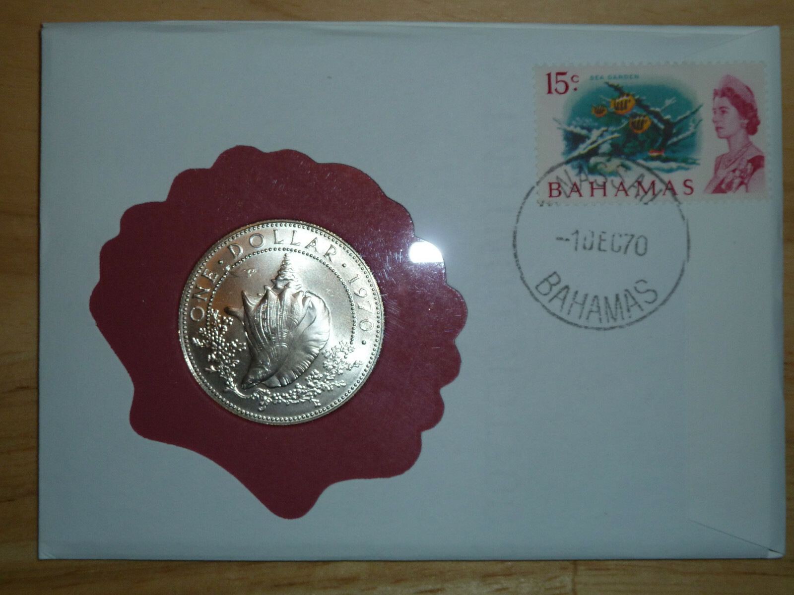 1970 Bahama Islands Silver One Dollar First Issue Elizabeth Conch