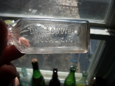 UNIQUE SHAPE DR. BOUVIER'S BUCHU GIN FANCY SHOULDER NECK 1890S SAMPLE FREE SHIP