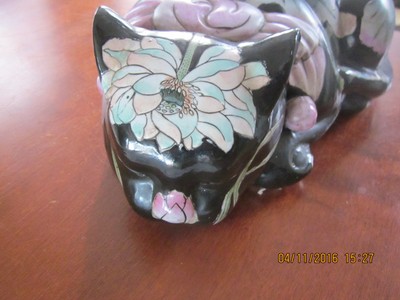 porcelaine cat make in macau