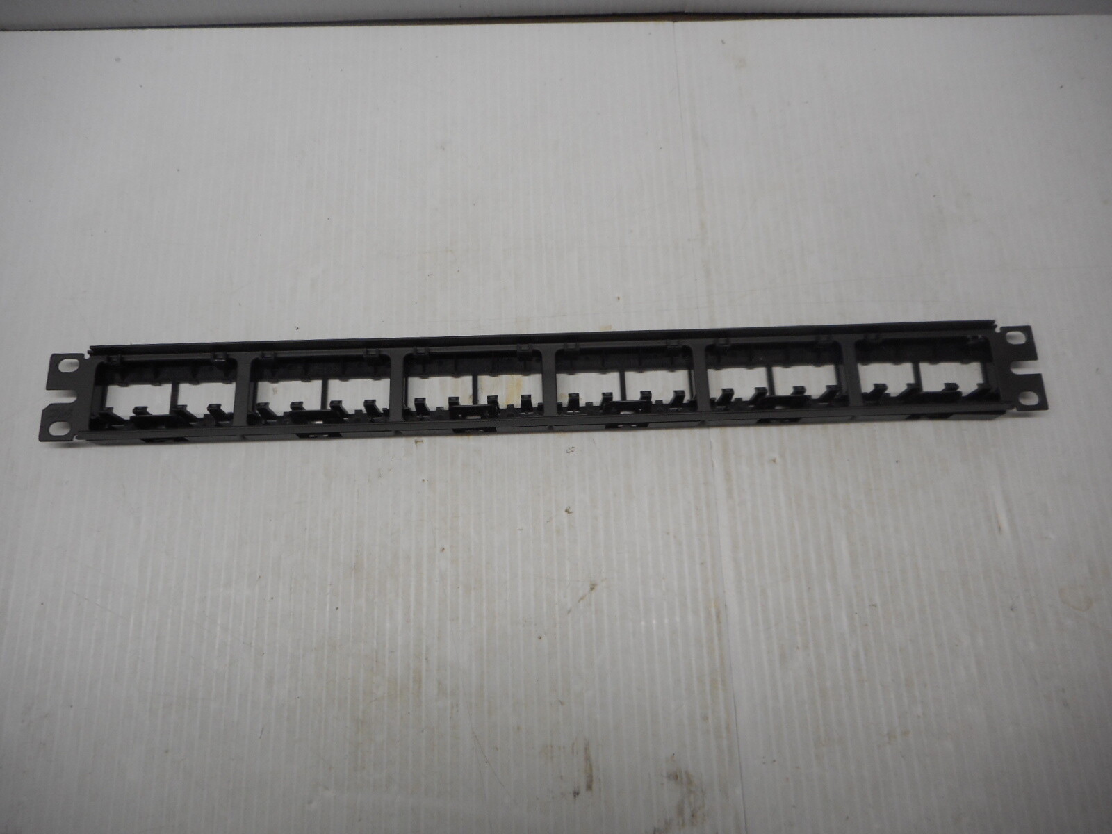 Panduit Pan-Net Mini-Com Modular Faceplate Patch Panel 24 Port Model CPP24WBLY
