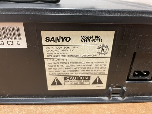 Sanyo VHR-5211 Mid Mount 4 Head Video Cassette Recorder VHS Player with Remote