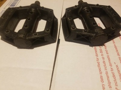 dk iron cross pedals