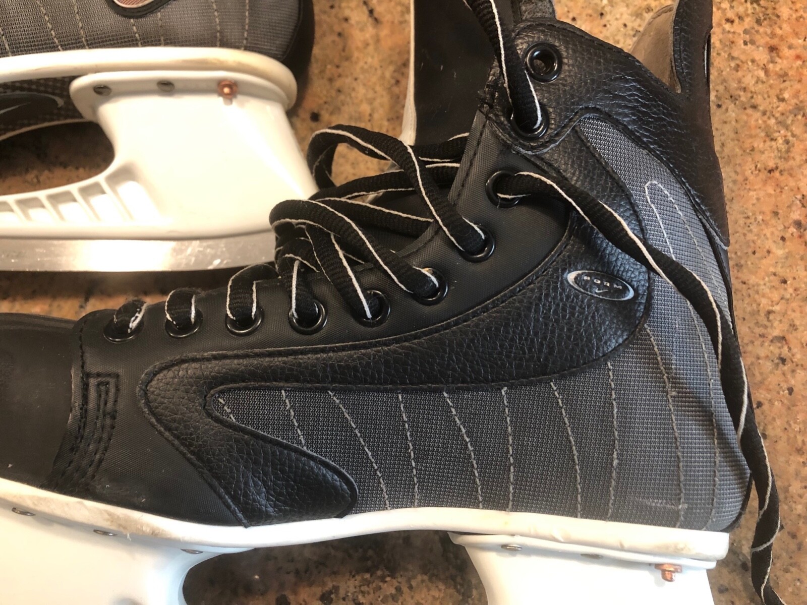 Nike Ignite 3 Ice Hockey Skates, Men's size 9D Good Condition