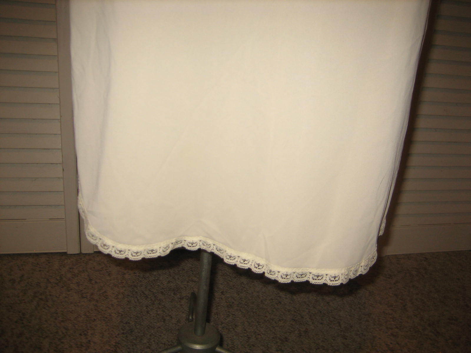 SHADOWLINE Cream Nylon Half Slip, Lace Trim, 2 Lace Hip Inserts, Slits - Size S