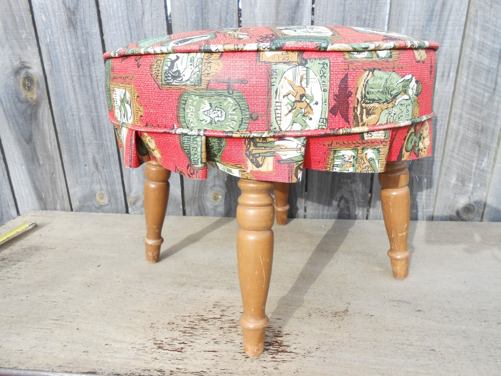 Vintage Vinyl Colonial Sportsmen Hunters Inn Babcock Philips Footstool Red NICE!