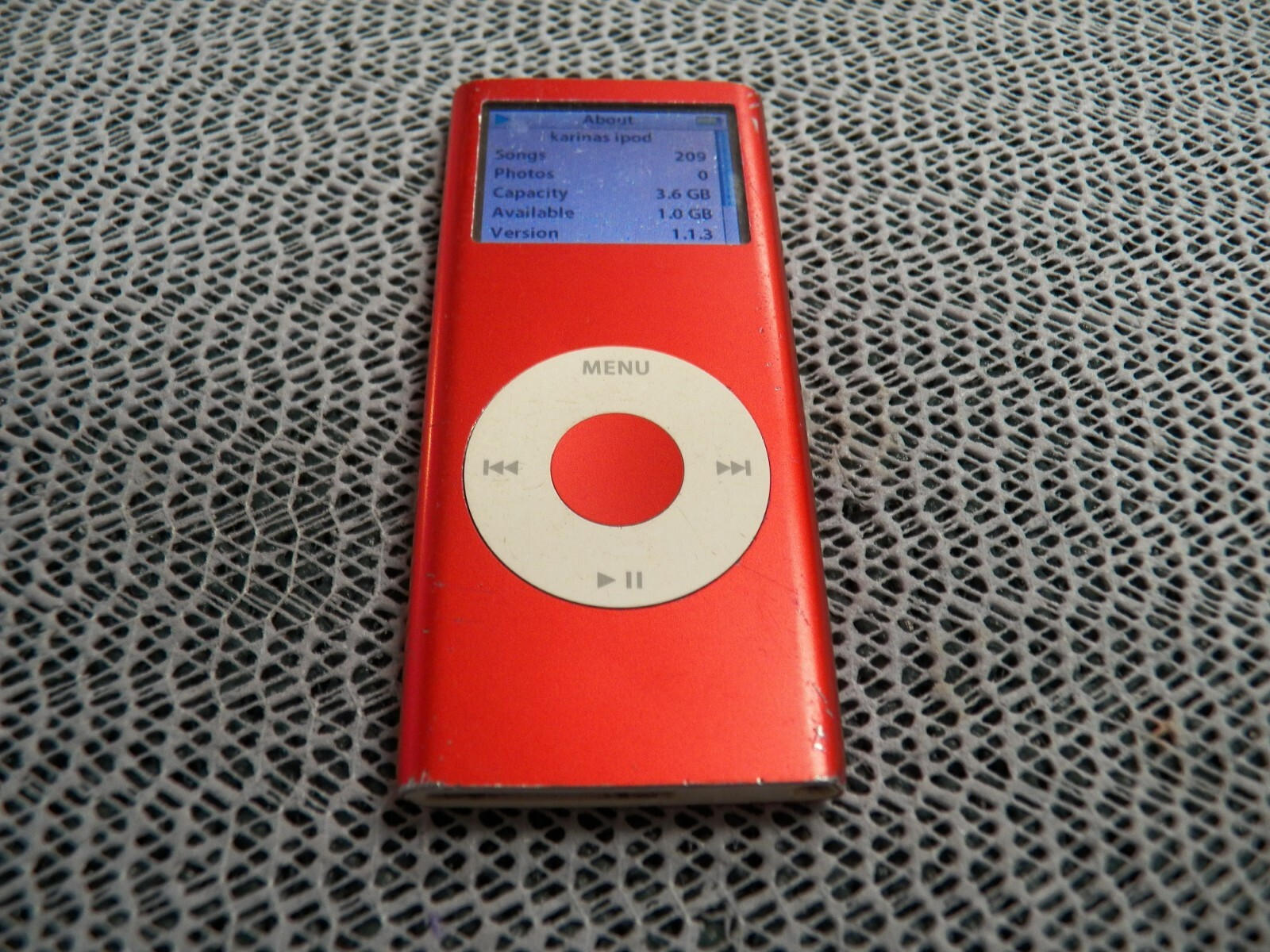 Apple iPod nano 2nd Generation Product Red 4GB 209 Songs FREE BUNDLE & SHIPPING