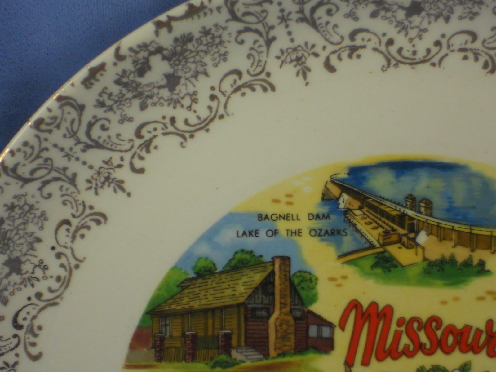MISSOURI State Plate Famous Attractions “Show me State” w/ Gold Pattern Rim