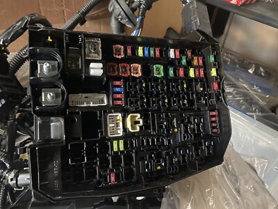 TOYOTA AURIS HYBRID 2015-18 NRE185R  FUSE BOX NEW GENUINE