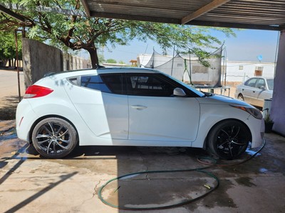 2013 Hyundai Veloster Hatchback White FWD Manual