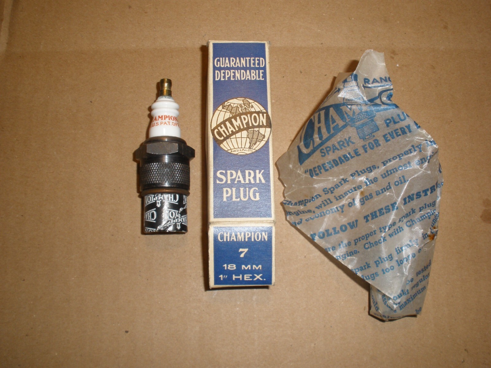 Vintage NOS CHAMPION 7 Spark Plug 1