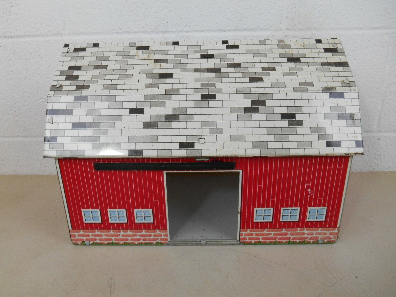 Ohio Art, Sunnyfield Farms tin metal Barn 16